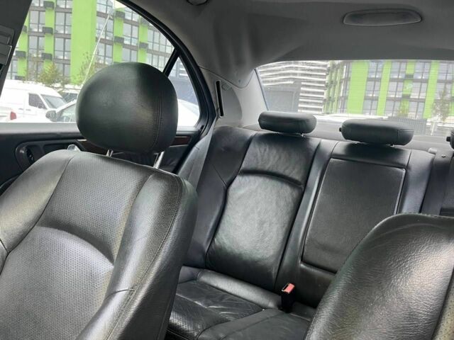 Черный Мерседес 240, объемом двигателя 2.6 л и пробегом 356 тыс. км за 3750 $, фото 1 на Automoto.ua