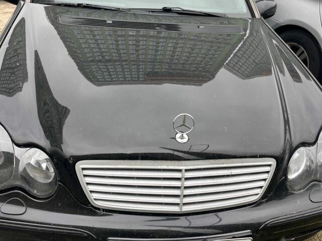 Черный Мерседес 240, объемом двигателя 2.6 л и пробегом 356 тыс. км за 3750 $, фото 8 на Automoto.ua