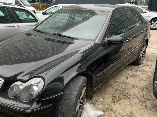 Черный Мерседес 240, объемом двигателя 2.6 л и пробегом 356 тыс. км за 3750 $, фото 7 на Automoto.ua