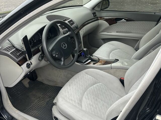 Чорний Мерседес 240, об'ємом двигуна 2.6 л та пробігом 306 тис. км за 5500 $, фото 8 на Automoto.ua