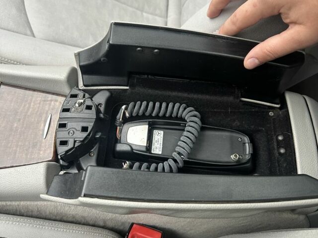 Чорний Мерседес 240, об'ємом двигуна 2.6 л та пробігом 306 тис. км за 5500 $, фото 18 на Automoto.ua