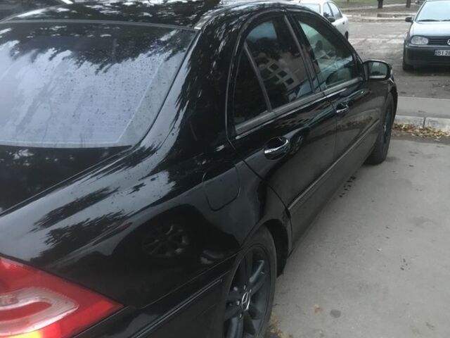 Черный Мерседес 240, объемом двигателя 2.6 л и пробегом 314 тыс. км за 5235 $, фото 3 на Automoto.ua