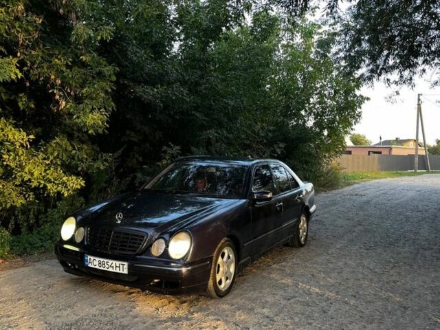 Фіолетовий Мерседес 240, об'ємом двигуна 2.7 л та пробігом 370 тис. км за 3000 $, фото 2 на Automoto.ua