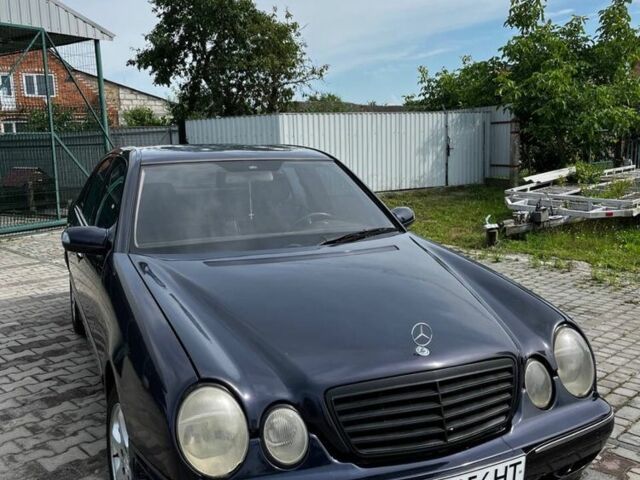 Фіолетовий Мерседес 240, об'ємом двигуна 2.7 л та пробігом 370 тис. км за 3000 $, фото 3 на Automoto.ua