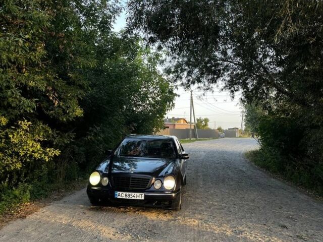 Фіолетовий Мерседес 240, об'ємом двигуна 2.7 л та пробігом 370 тис. км за 3000 $, фото 1 на Automoto.ua