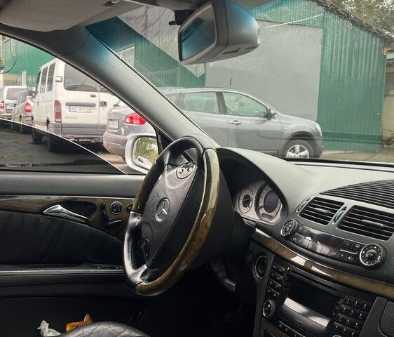 Сірий Мерседес 240, об'ємом двигуна 2.6 л та пробігом 320 тис. км за 4500 $, фото 1 на Automoto.ua