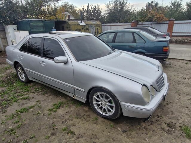Серый Мерседес 240, объемом двигателя 2.4 л и пробегом 321 тыс. км за 1999 $, фото 2 на Automoto.ua