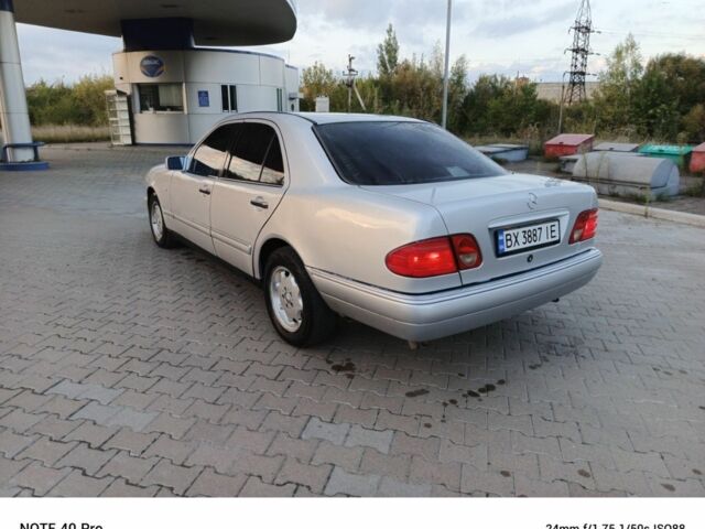 Сірий Мерседес 240, об'ємом двигуна 2.4 л та пробігом 120 тис. км за 3600 $, фото 2 на Automoto.ua