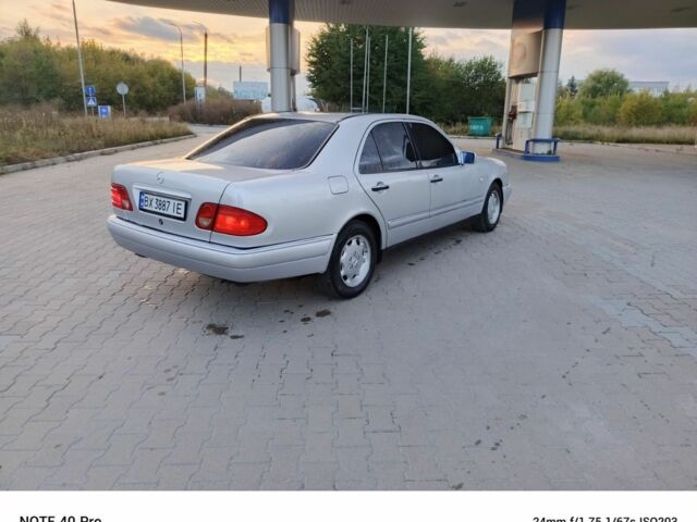 Сірий Мерседес 240, об'ємом двигуна 2.4 л та пробігом 120 тис. км за 3600 $, фото 7 на Automoto.ua