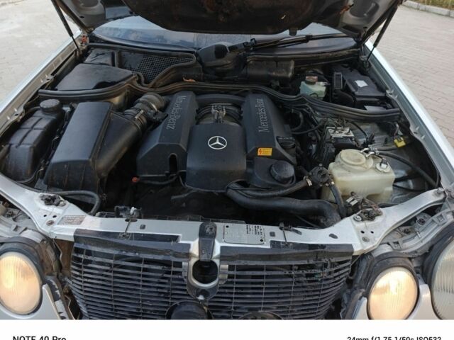 Сірий Мерседес 240, об'ємом двигуна 2.4 л та пробігом 120 тис. км за 3600 $, фото 5 на Automoto.ua