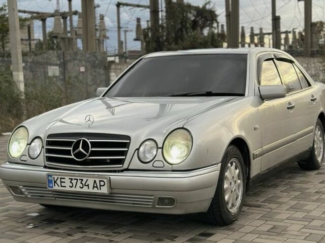 Сірий Мерседес 240, об'ємом двигуна 3.2 л та пробігом 300 тис. км за 2700 $, фото 1 на Automoto.ua