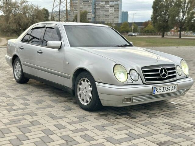 Сірий Мерседес 240, об'ємом двигуна 3.2 л та пробігом 300 тис. км за 2700 $, фото 2 на Automoto.ua