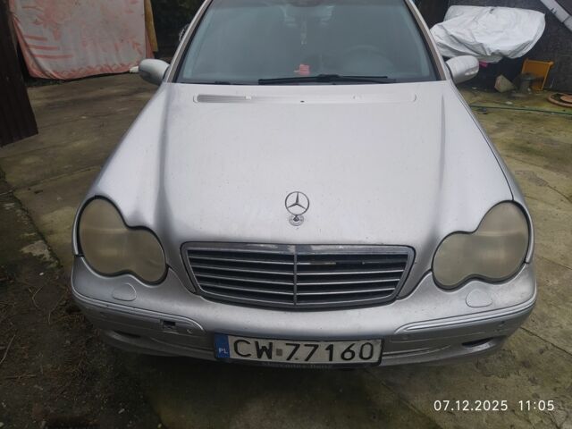 Серый Мерседес 240, объемом двигателя 2.6 л и пробегом 450 тыс. км за 1700 $, фото 2 на Automoto.ua