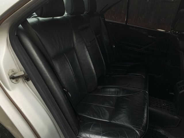 Сірий Мерседес 240, об'ємом двигуна 2.4 л та пробігом 400 тис. км за 2400 $, фото 11 на Automoto.ua