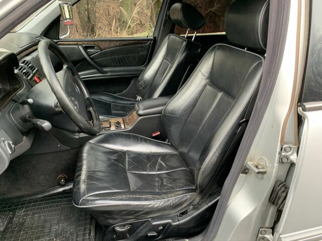 Сірий Мерседес 240, об'ємом двигуна 2.4 л та пробігом 400 тис. км за 2400 $, фото 8 на Automoto.ua