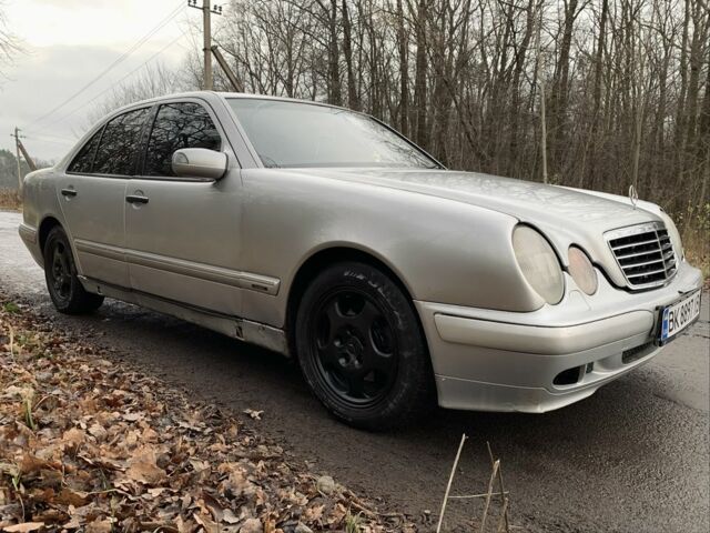 Сірий Мерседес 240, об'ємом двигуна 2.4 л та пробігом 400 тис. км за 2400 $, фото 6 на Automoto.ua