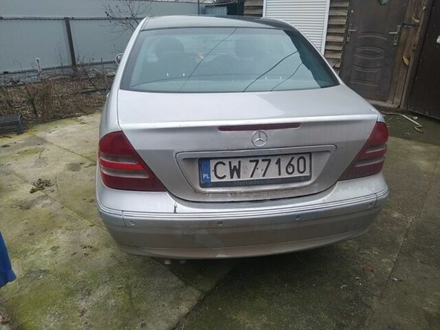 Серый Мерседес 240, объемом двигателя 2.6 л и пробегом 450 тыс. км за 1700 $, фото 3 на Automoto.ua