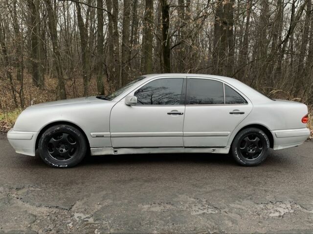 Сірий Мерседес 240, об'ємом двигуна 2.4 л та пробігом 400 тис. км за 2400 $, фото 3 на Automoto.ua