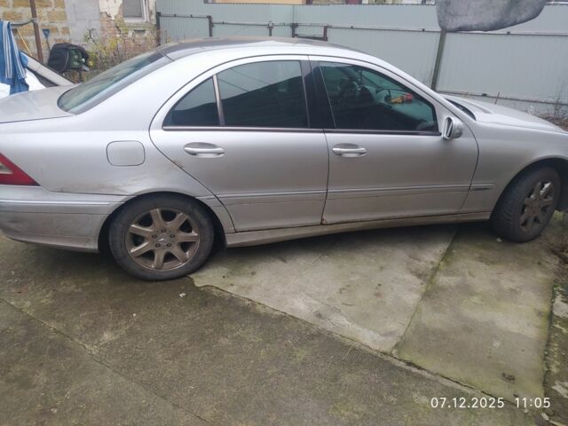 Серый Мерседес 240, объемом двигателя 2.6 л и пробегом 450 тыс. км за 1700 $, фото 1 на Automoto.ua