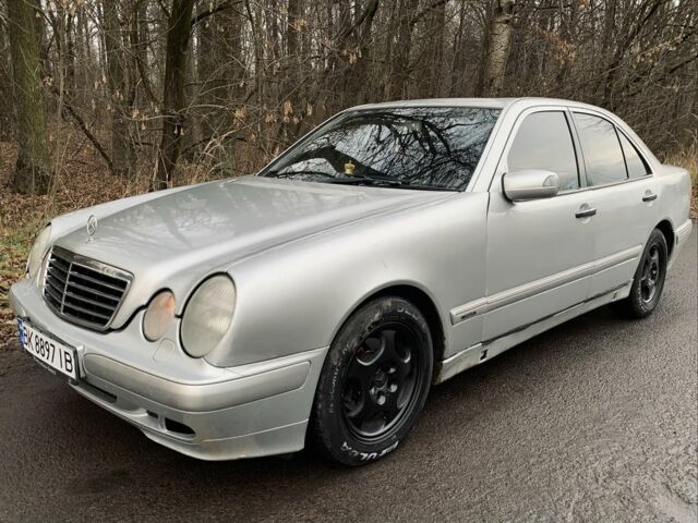 Сірий Мерседес 240, об'ємом двигуна 2.4 л та пробігом 400 тис. км за 2400 $, фото 2 на Automoto.ua