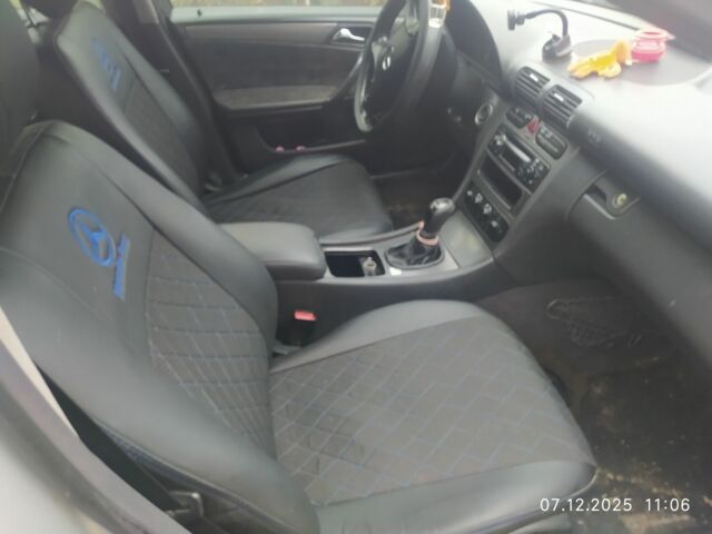 Серый Мерседес 240, объемом двигателя 2.6 л и пробегом 450 тыс. км за 1700 $, фото 4 на Automoto.ua