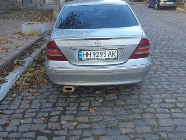 Серый Мерседес 240, объемом двигателя 2.6 л и пробегом 430 тыс. км за 3200 $, фото 1 на Automoto.ua