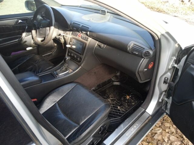 Серый Мерседес 240, объемом двигателя 2.6 л и пробегом 405 тыс. км за 3750 $, фото 6 на Automoto.ua