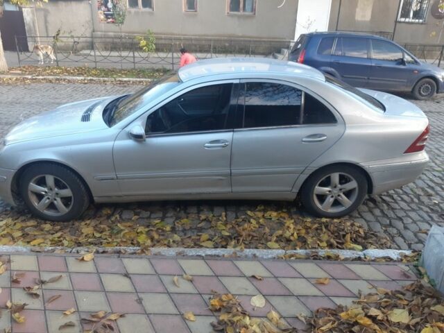 Серый Мерседес 240, объемом двигателя 2.6 л и пробегом 430 тыс. км за 3200 $, фото 3 на Automoto.ua