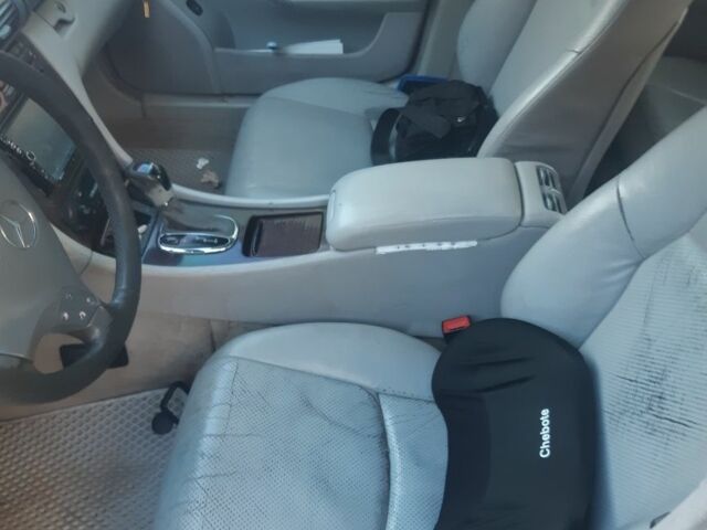 Серый Мерседес 240, объемом двигателя 2.6 л и пробегом 430 тыс. км за 3200 $, фото 6 на Automoto.ua