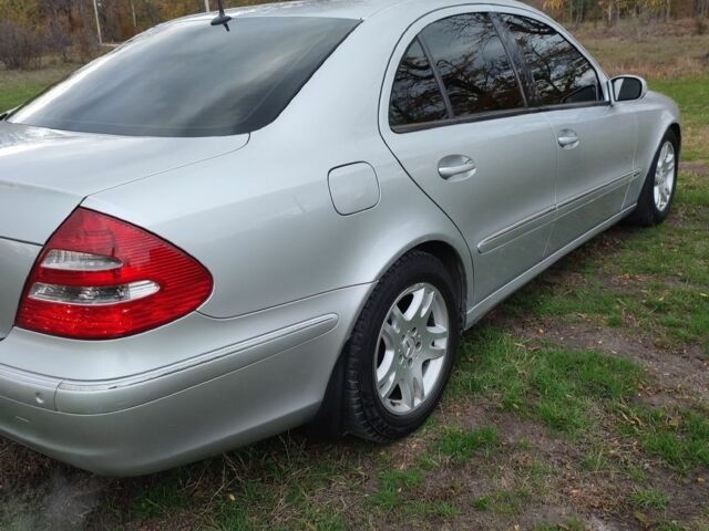 Серый Мерседес 240, объемом двигателя 2.6 л и пробегом 340 тыс. км за 5950 $, фото 1 на Automoto.ua