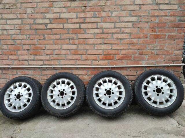 Серый Мерседес 240, объемом двигателя 2.6 л и пробегом 340 тыс. км за 5950 $, фото 7 на Automoto.ua