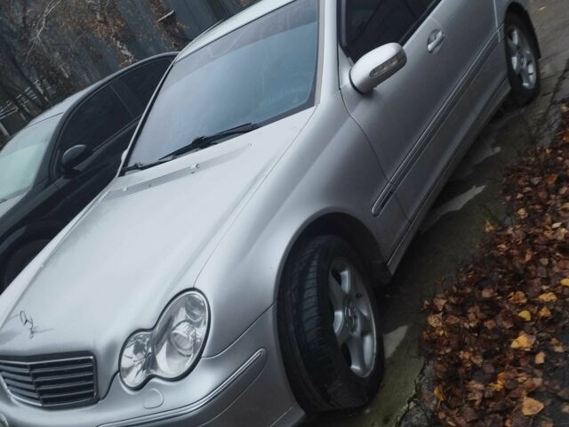 Сірий Мерседес 240, об'ємом двигуна 2.6 л та пробігом 300 тис. км за 6500 $, фото 1 на Automoto.ua