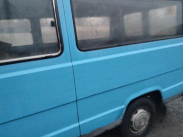 Синий Мерседес 240, объемом двигателя 2.4 л и пробегом 360 тыс. км за 3000 $, фото 6 на Automoto.ua