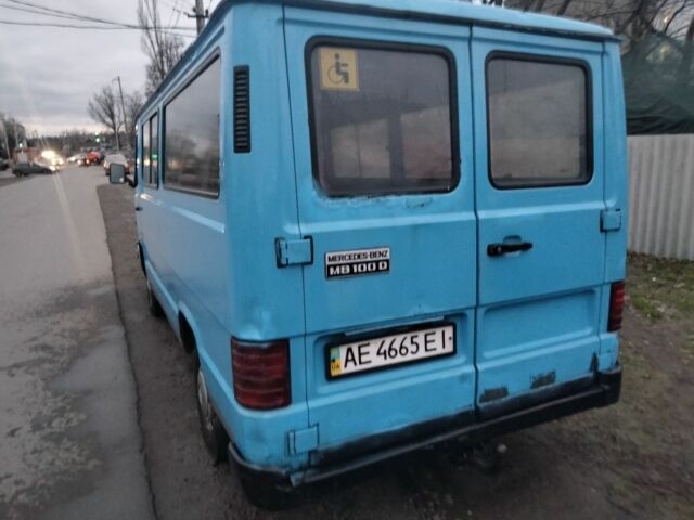 Синий Мерседес 240, объемом двигателя 2.4 л и пробегом 360 тыс. км за 3000 $, фото 5 на Automoto.ua