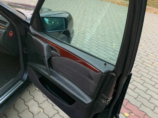 Синій Мерседес 240, об'ємом двигуна 2.4 л та пробігом 400 тис. км за 2350 $, фото 3 на Automoto.ua