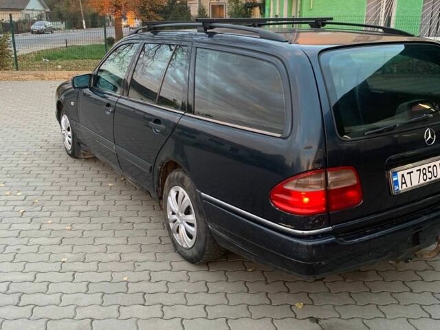 Синій Мерседес 240, об'ємом двигуна 2.4 л та пробігом 400 тис. км за 2350 $, фото 2 на Automoto.ua