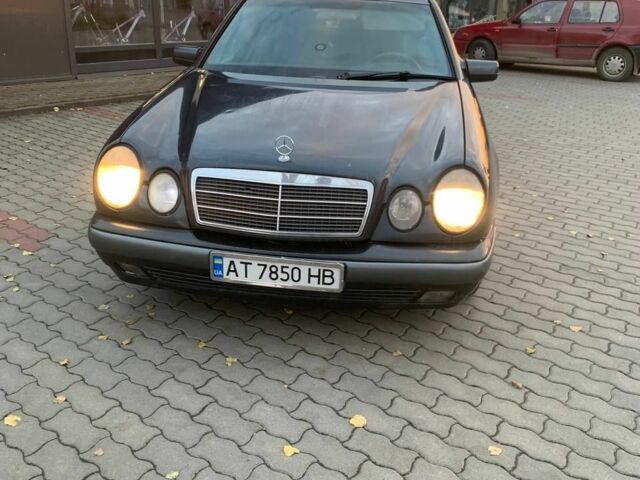 Синій Мерседес 240, об'ємом двигуна 2.4 л та пробігом 400 тис. км за 2350 $, фото 4 на Automoto.ua