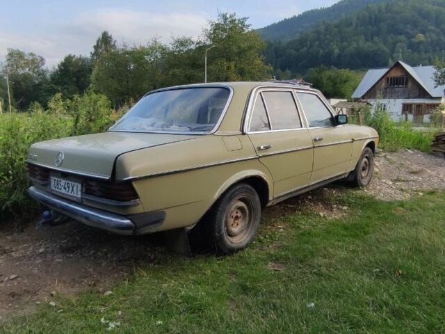 Зеленый Мерседес 240, объемом двигателя 0 л и пробегом 60 тыс. км за 1300 $, фото 1 на Automoto.ua