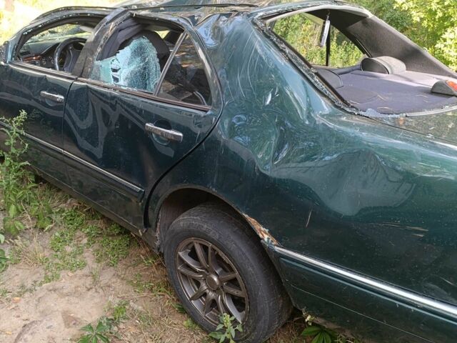 Зелений Мерседес 240, об'ємом двигуна 2.4 л та пробігом 380 тис. км за 1000 $, фото 2 на Automoto.ua