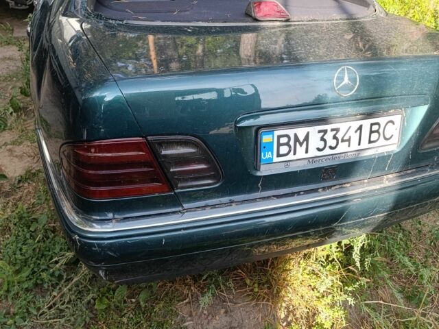 Зелений Мерседес 240, об'ємом двигуна 2.4 л та пробігом 380 тис. км за 1000 $, фото 1 на Automoto.ua