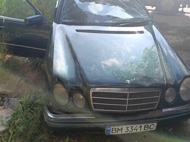 Зелений Мерседес 240, об'ємом двигуна 2.4 л та пробігом 380 тис. км за 1000 $, фото 4 на Automoto.ua