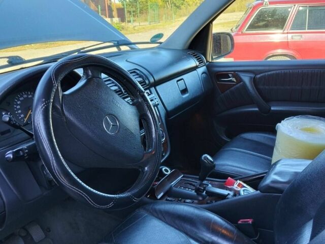 Зеленый Мерседес 240, объемом двигателя 3 л и пробегом 270 тыс. км за 4600 $, фото 11 на Automoto.ua