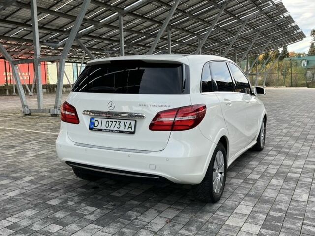 Белый Мерседес 250, объемом двигателя 0 л и пробегом 87 тыс. км за 9800 $, фото 3 на Automoto.ua