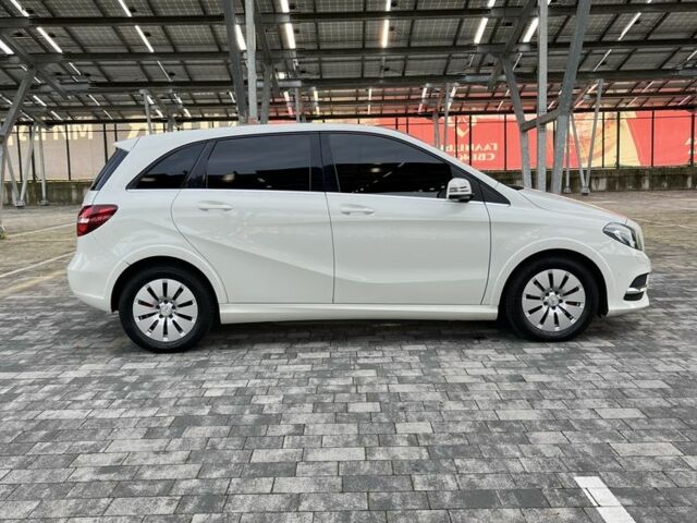 Белый Мерседес 250, объемом двигателя 0 л и пробегом 87 тыс. км за 9800 $, фото 2 на Automoto.ua