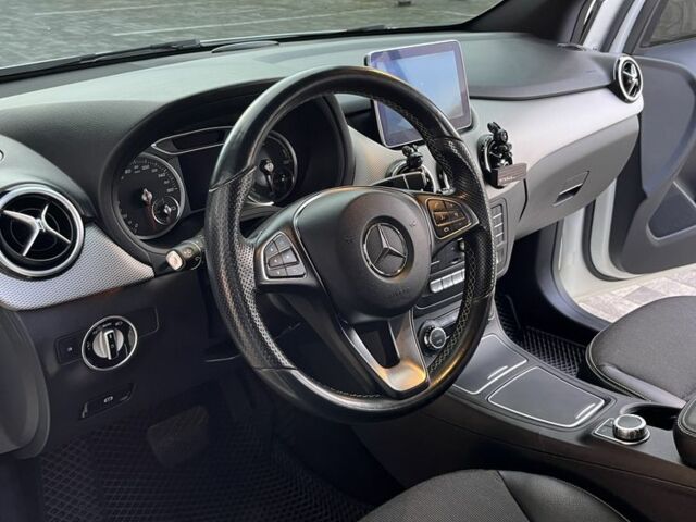 Белый Мерседес 250, объемом двигателя 0 л и пробегом 87 тыс. км за 9800 $, фото 6 на Automoto.ua