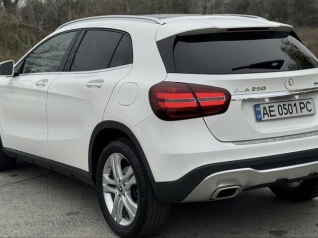 Белый Мерседес 250, объемом двигателя 2 л и пробегом 24 тыс. км за 24000 $, фото 2 на Automoto.ua