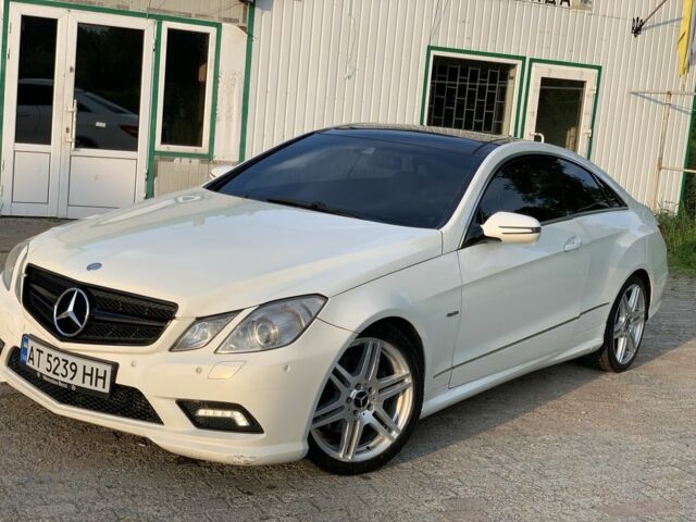 Білий Мерседес 250, об'ємом двигуна 2.1 л та пробігом 265 тис. км за 12999 $, фото 5 на Automoto.ua