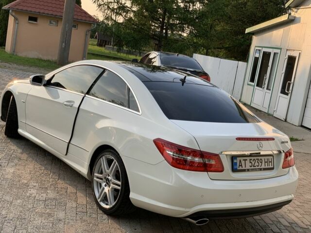 Білий Мерседес 250, об'ємом двигуна 2.1 л та пробігом 265 тис. км за 12999 $, фото 3 на Automoto.ua