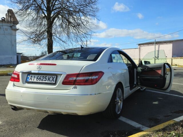 Белый Мерседес 250, объемом двигателя 1.8 л и пробегом 169 тыс. км за 12200 $, фото 2 на Automoto.ua