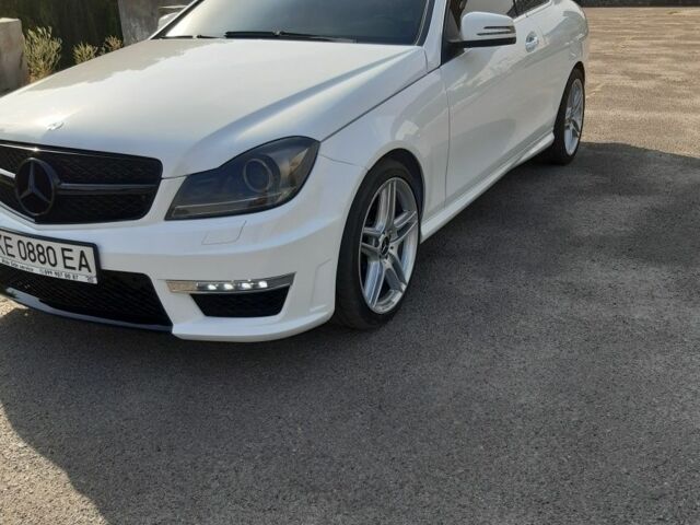 Белый Мерседес 250, объемом двигателя 1.8 л и пробегом 140 тыс. км за 14000 $, фото 9 на Automoto.ua